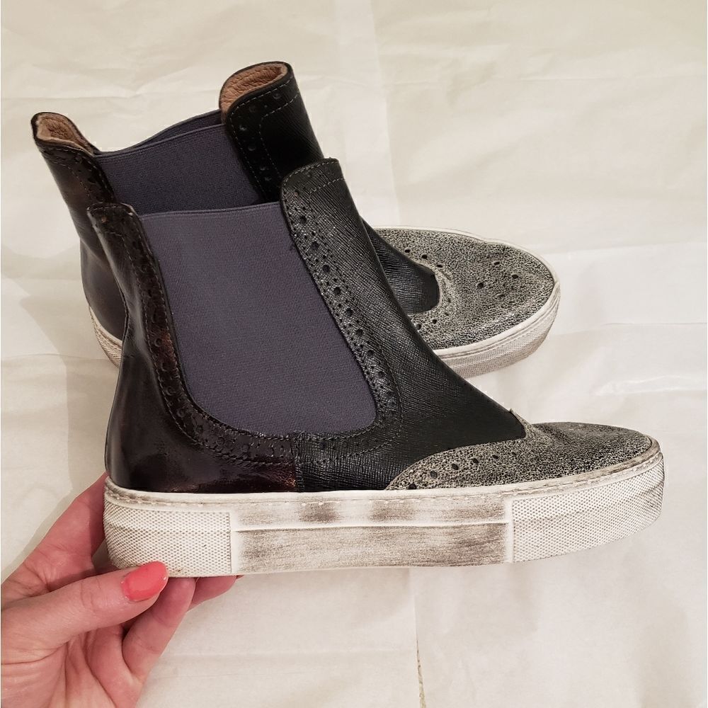 Ebarrito Sneakers  